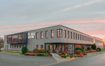 Das Firmengebäude der Thomas-Krenn.AG zeigt modernes Design und ist ein Zentrum für IT-Infrastruktur und Digitalisierung.