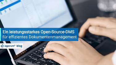 Ein Laptop zeigt die Benutzeroberfläche eines Open-Source-DMS für effizientes Dokumentenmanagement.