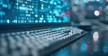 Ein Computerbildschirm zeigt Quellcode, der für die Entwicklung von Open Source Software verwendet wird.