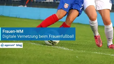 Szene der Frauen-WM zeigt Fußballspielerinnen im Zweikampf. Digitalisierung im Sport steigert die globale Vernetzung der Fans.