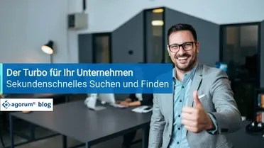 Ein lächelnder Mann zeigt den Daumen hoch im Büro. Schnellere Dokumentensuche steigert die Effizienz Ihrer Geschäftsprozesse. Jetzt mehr über Open Source DMS erfahren!