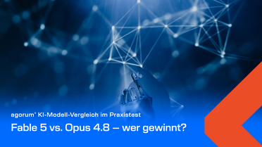 Visueller Vergleich zweier KI-Modelle als abstrakte Lichtformen – Fable 5 und Opus 4.8 im Praxistest mit ALBERT | AI
