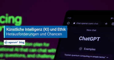 Ein Smartphone-Bildschirm zeigt die Chat-GPT-Oberfläche mit dem Text 'Explain quantum computing in simple terms'. Im Vordergrund ist ein Textfeld mit der Überschrift 'Künstliche Intelligenz (KI) und Ethik: Herausforderungen und Chancen' zu sehen.