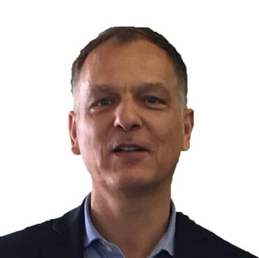 Porträt von Ralf Holighaus, einem Mitarbeiter von Schempp-Hirth, der über die Vorteile des Dokumentenmanagements spricht.