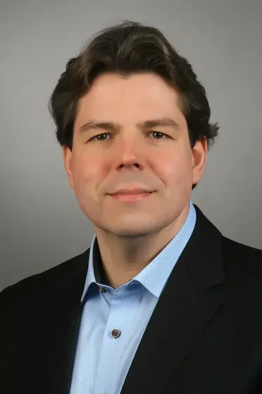 Porträt von Dr. Martin Bookjans von BHS Corrugated, der über Digitalisierung der Geschäftsprozesse mit DMS spricht.