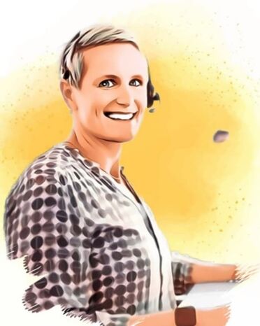 Nina Schulze trägt ein Headset und arbeitet am Dokumentenmanagementsystem, um Kunden zu beraten.